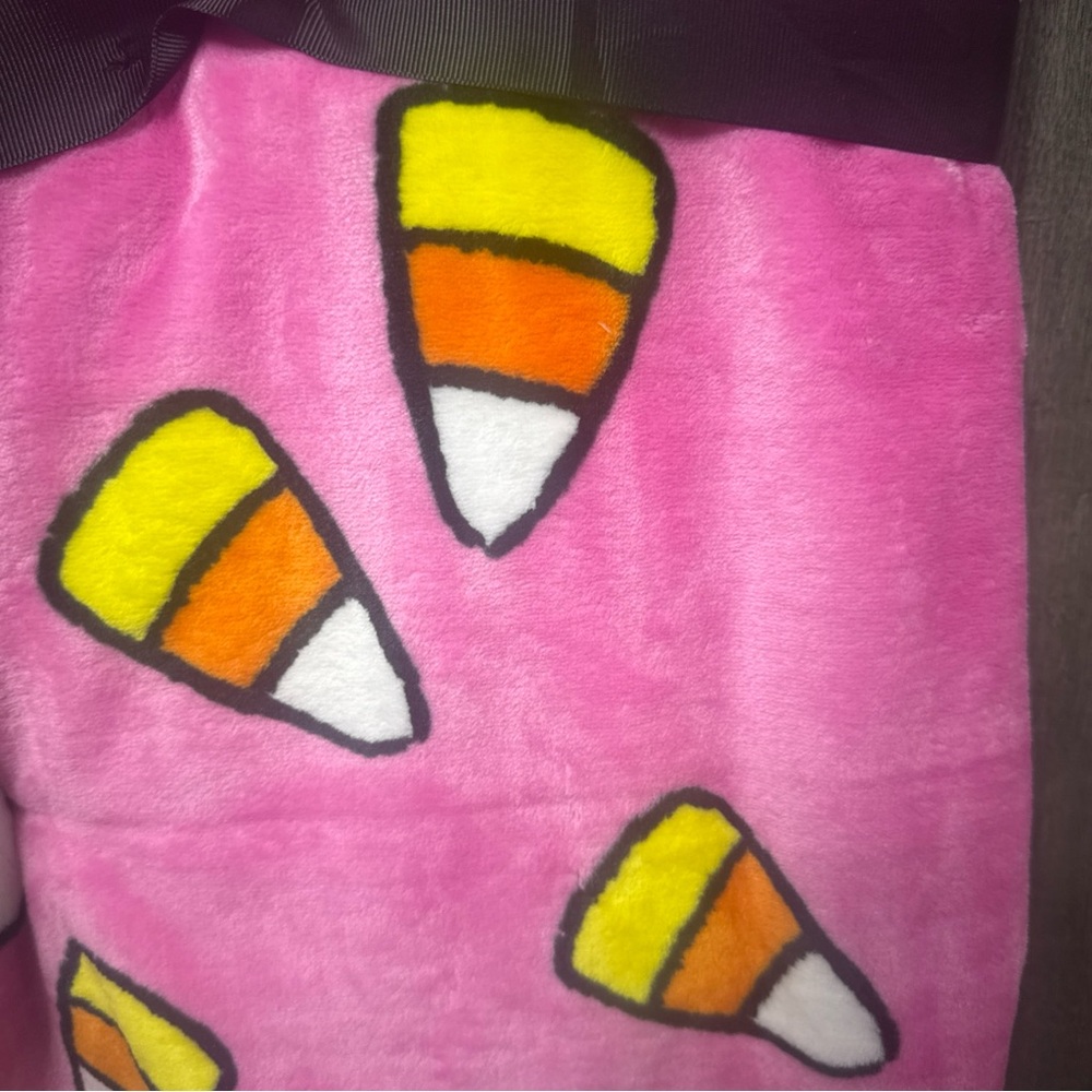 New Hello Kitty & Candy Corn Pink Halloween 60" x 70" Plush Throw Blanket - Picture 7 of 7